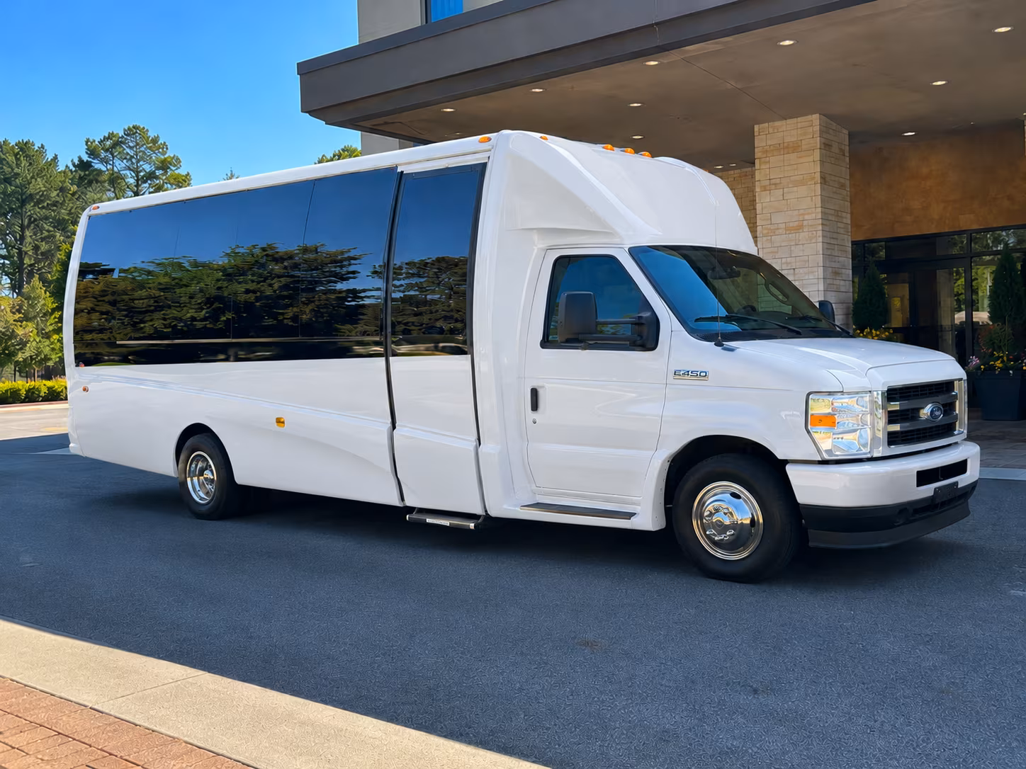 corporate airport transfer buses between lodi and sacramento international